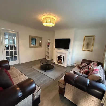 Quiet Double Near Queen Elizabeth Hospital And *