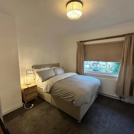 Quiet Double Near Queen Elizabeth Hospital And